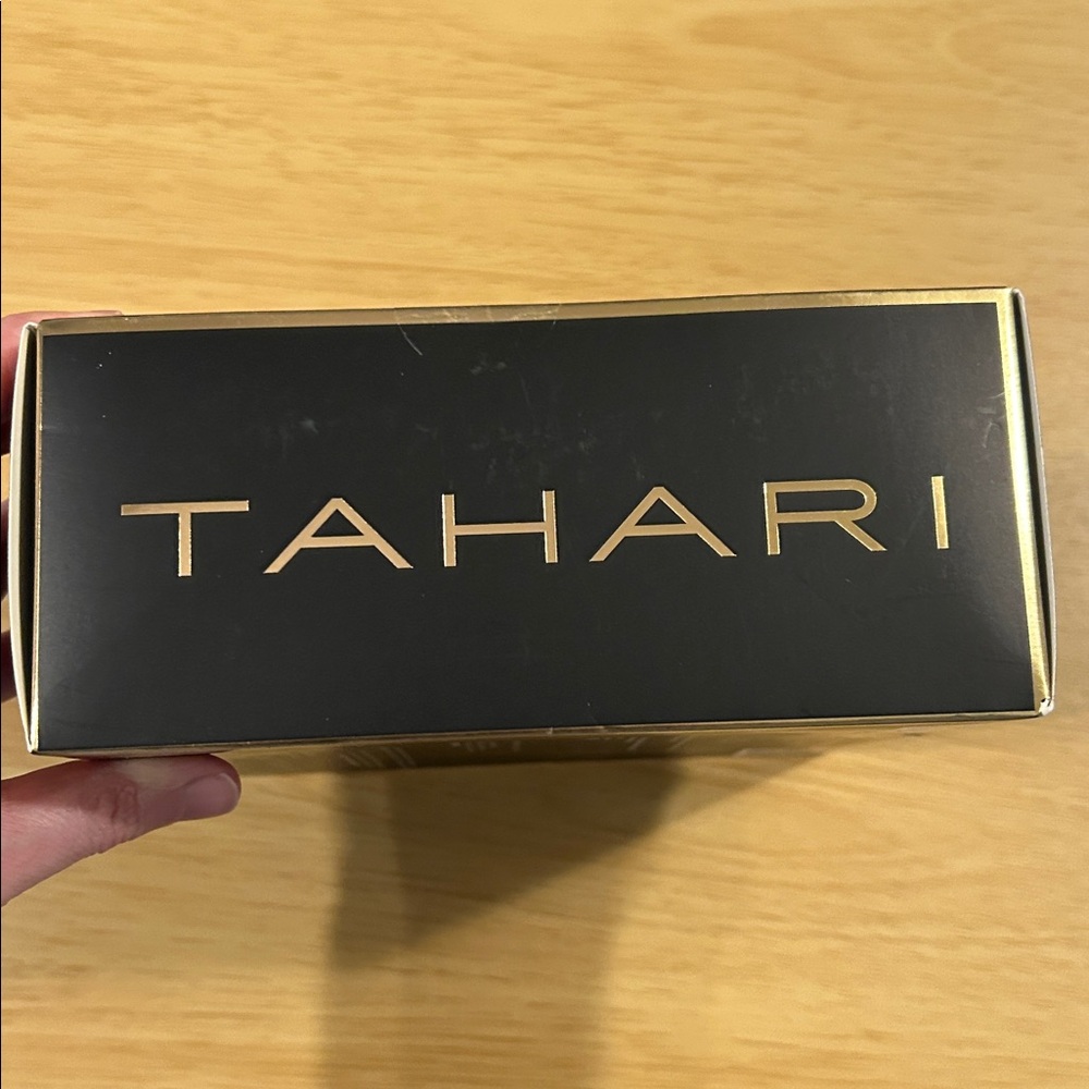 Tahari Black and White Bath Set with Gold Accents - Picture 4 of 4